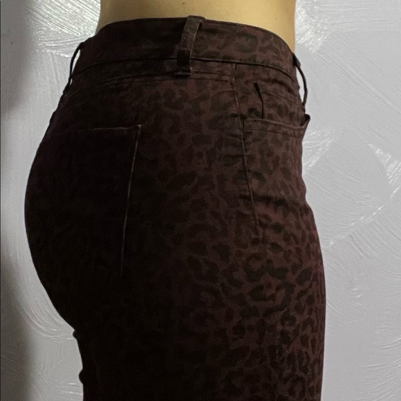 Arizona Maroon Leopard Print size 9 Jeans - Picture 2 of 4